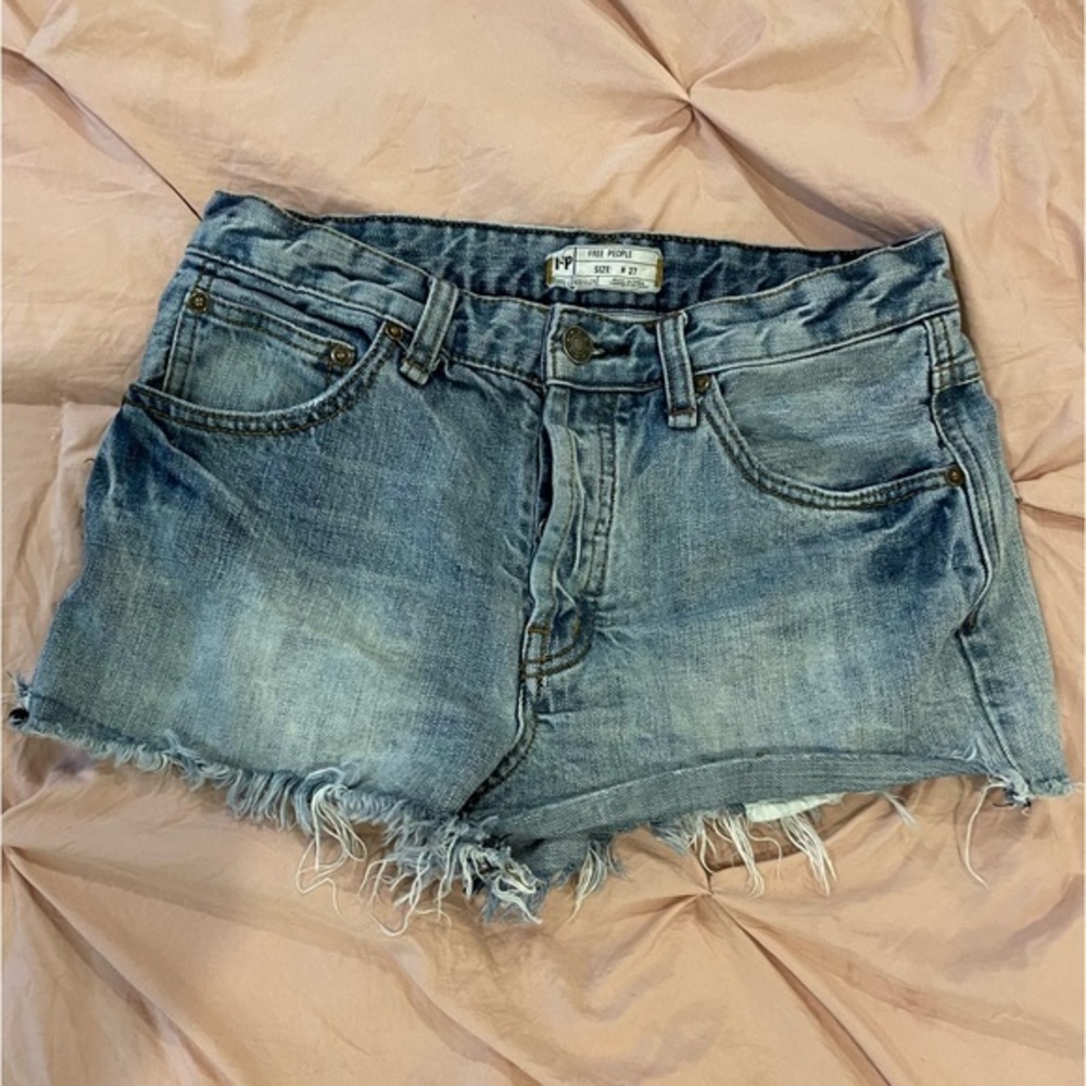 FREE PEOPLE Jean short shorts size 27